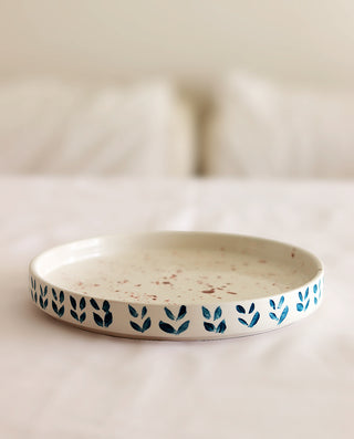 HANDCRAFTED CERAMIC PLATE WITH LEAFS